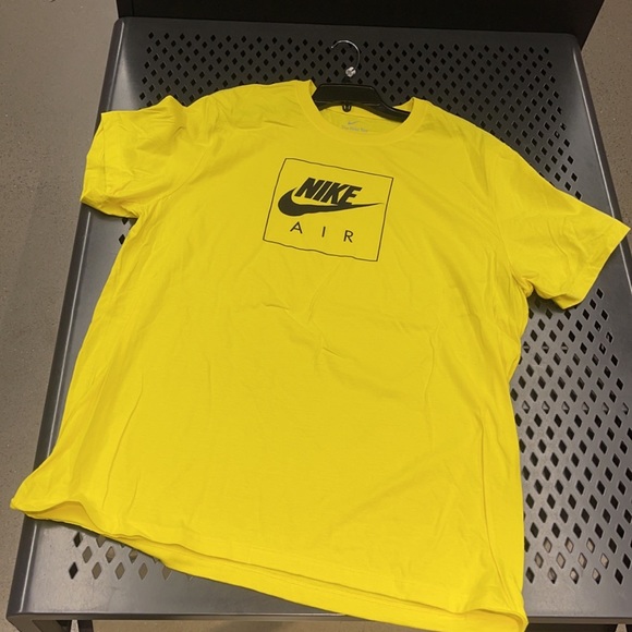 Men Nike Tshirt - Picture 2 of 3
